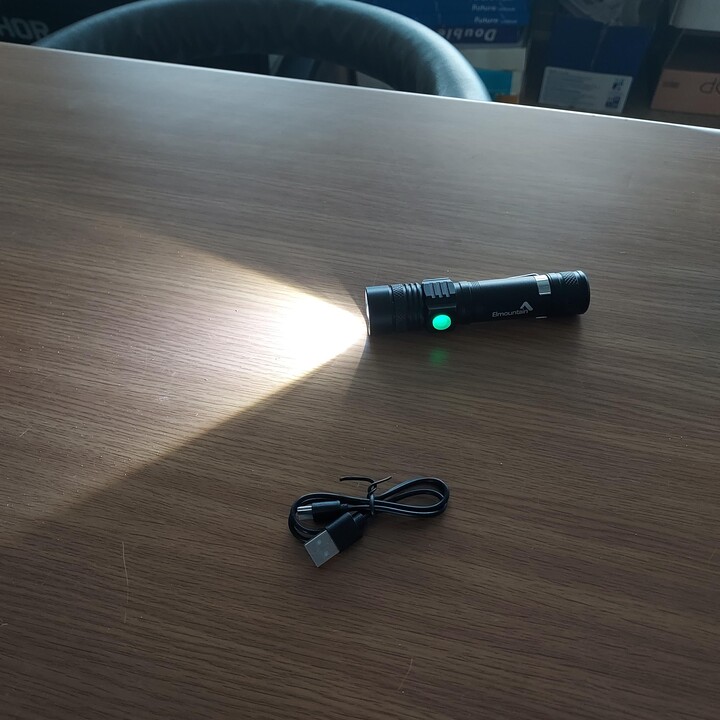 예전에 쓰던 휴대용 개인 랜턴을 분실...