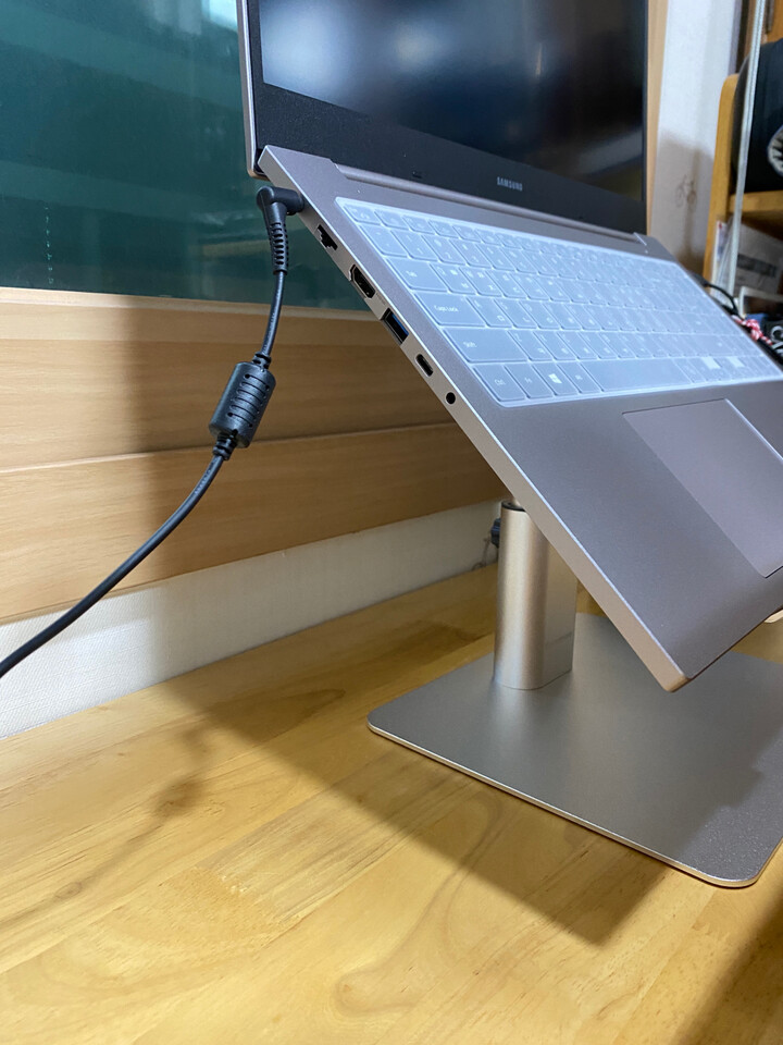 튼튼합니다. 조립도 쉽습니다. 다만 ...