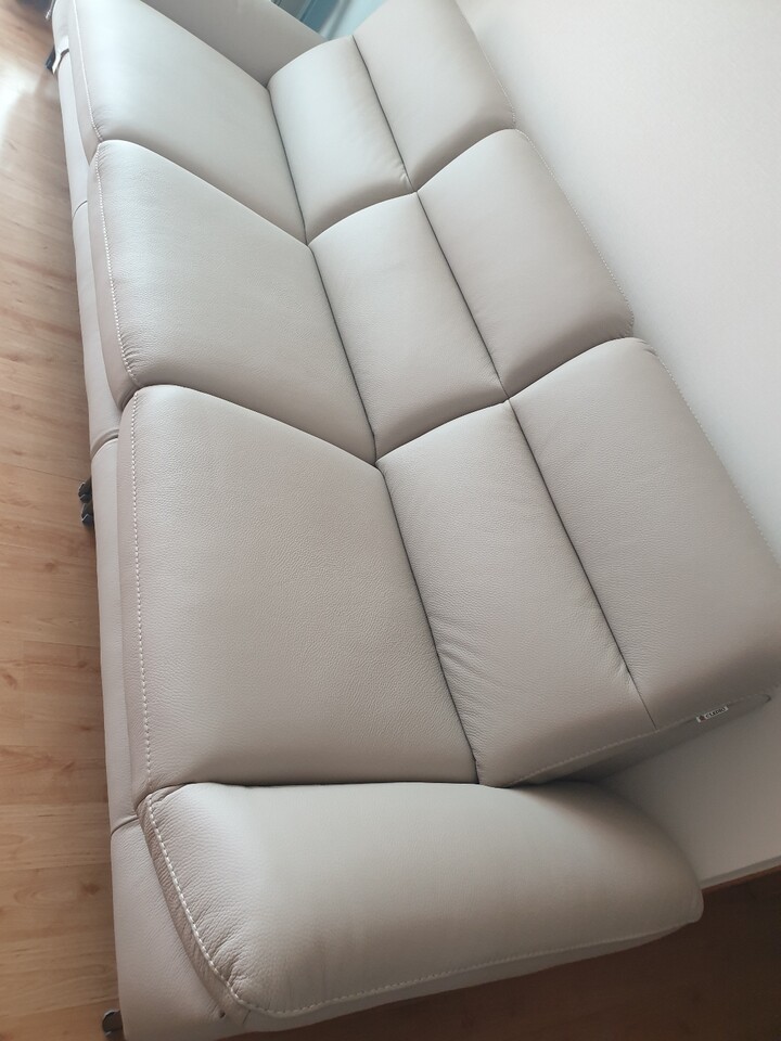 쇼파살려고  전부터 찜해놓은 다우닝 ...