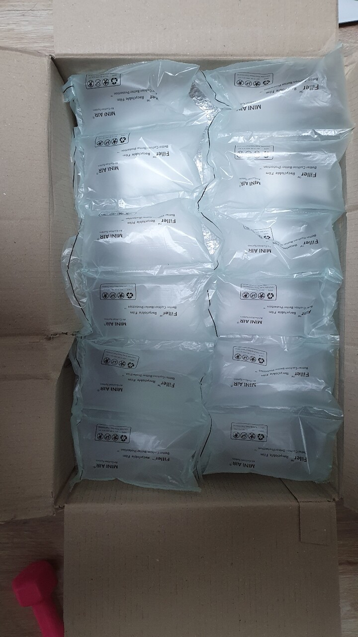 택배도 늦고 박스 재봉합해둔거보고 ...